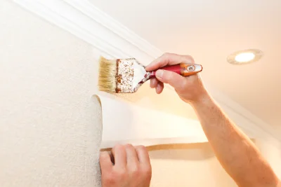 Pose de papier peint à Limpiville — revêtements muraux et toiles de verre